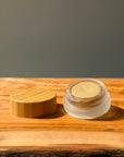 feather-light CC concealer MAGIC