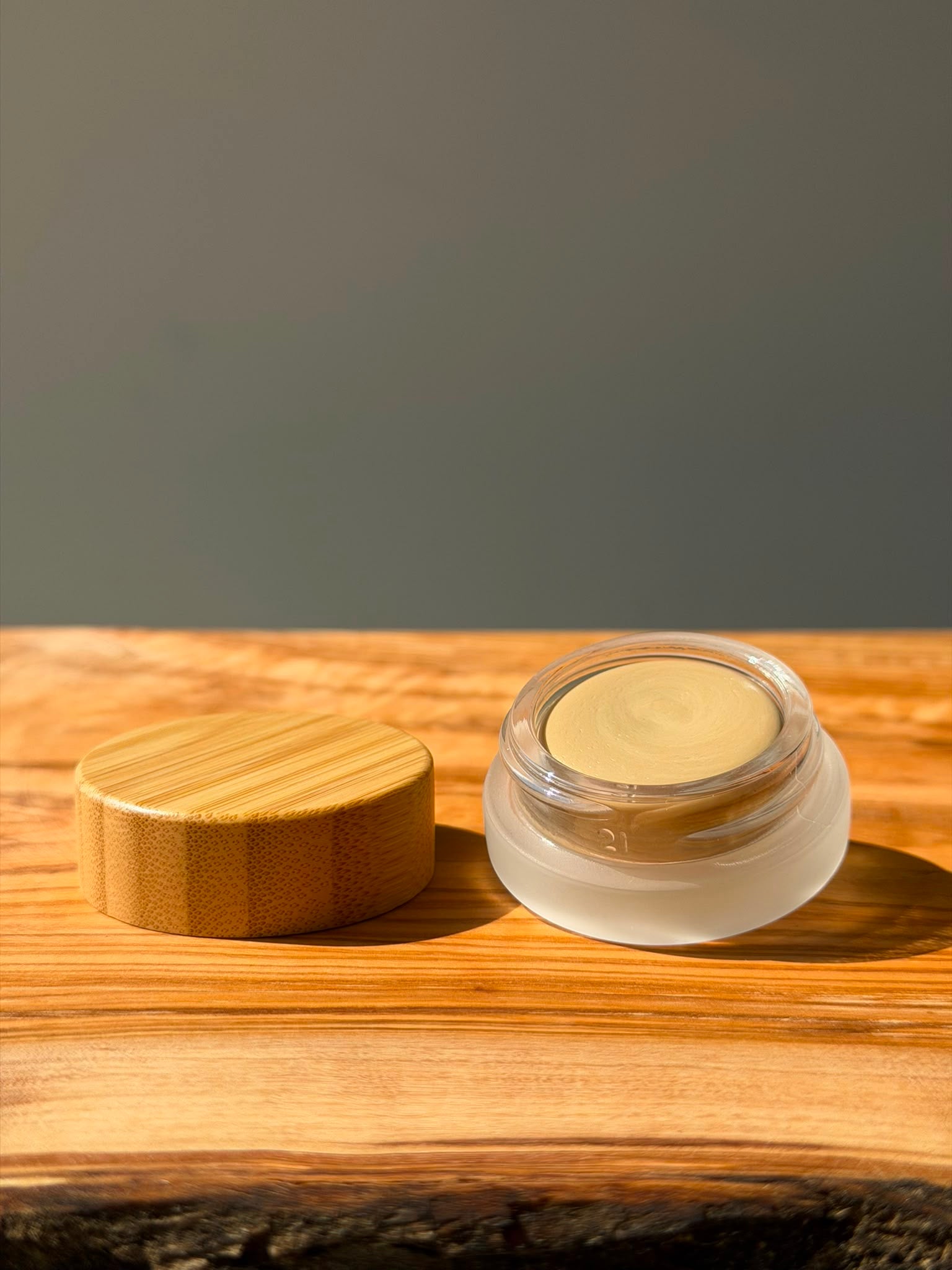 feather-light CC concealer MAGIC